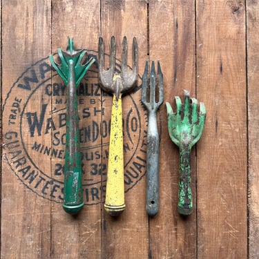 Vintage Set of 4 Garden Claw Forks 