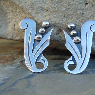 Vintage Mexican Sterling Silver Flora Screw Back Earrings with Half Bead Center Design c. 1940's 