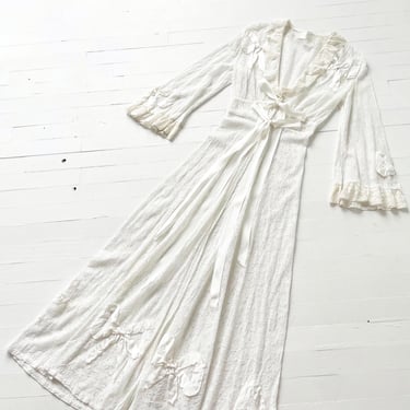 Vintage White Lace Maxi Dress Robe with Embroidered Bows 