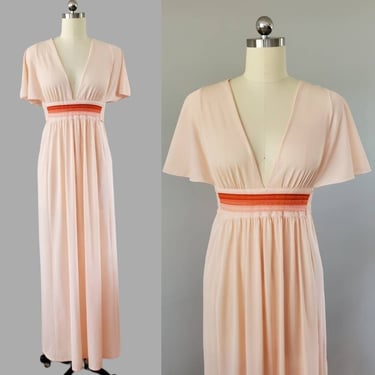 1970's Nightgown in Pale Orange with Embroidered Detail 70s Lingerie 70's Loungewear Women's Vintage Size Medium 