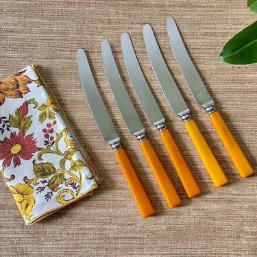 Vintage Sheffield Knives - Butterscotch Serrated Steak Knives - Bakelite Handles - B Thompson & Co. - Stainless Fine Cutlery-Made in England 