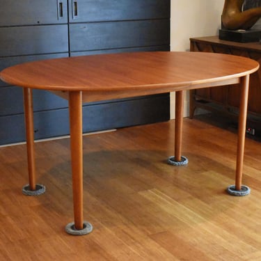 Restored Danish teak oval expandable dining table by Borge Mogensen (60" to 84") 