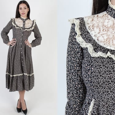 Black Calico Gunne Sax Pockets Dress / 70s Country Folk Style / Tiny Floral Corset Prairie Dress / Vintage Lace Trim Peasant Midi Mini 