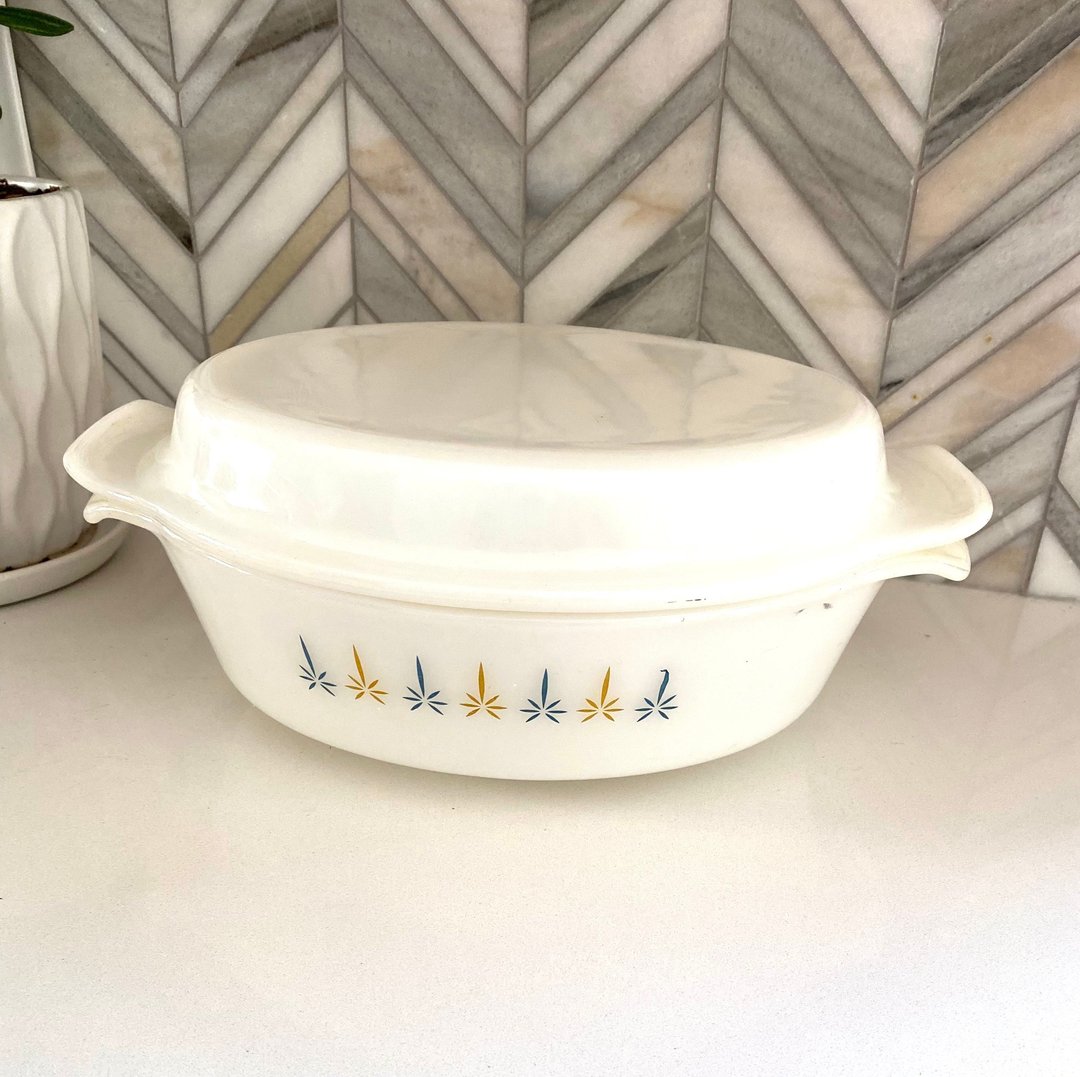 Vintage deals RARE Anchor Hocking Mushroom Casserole Dish #438 2QT. Milk Glass