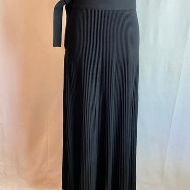 Vtg Max Mara black skirt Long micro pleats finely pleated knit A line skirt ties at side /Volup plus size fashion 35” waist 