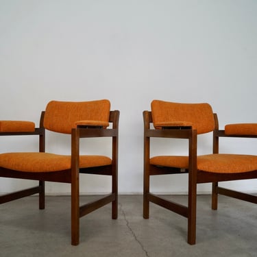 1960's Mid-Century Modern Pair of Arm Chairs 