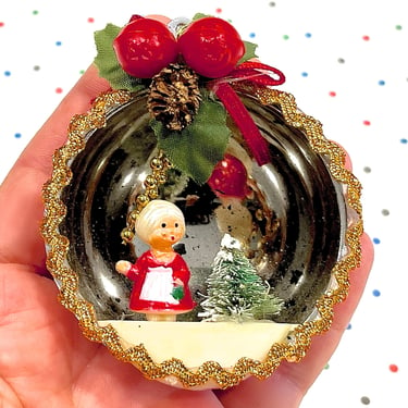 VINTAGE: Metallic Plastic Diorama Ornament - Christmas Decor - Ornament 