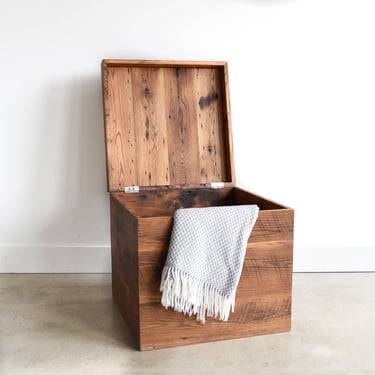 Coffee Table Storage Box made with Reclaimed Wood / Lift Trunk / Accent Table 