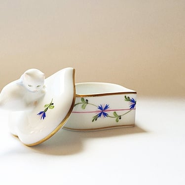 Herend Porcelain Trinket jewelry box Heart shaped blue & white china ring box Kitty cat figurine lid Cat lovers Valentines gift 