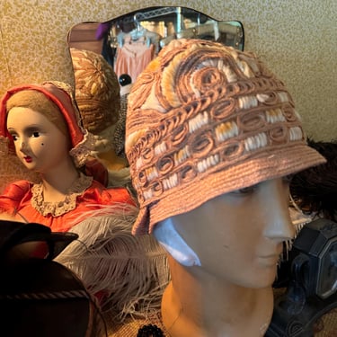 Vintage 1920s Flapper Art Deco White & Pink Cloche Hat - Size S/M 