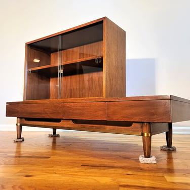 Mid Century American of Martinsville Dania Collection Storage Bench with Display Cabinet 