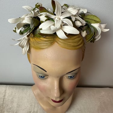 1950’s white floral fascinator hat~ tiny white florets green leaves~ I Magnin 40’s 50’s wedding bridal millinery old Hollywood~ pinup 