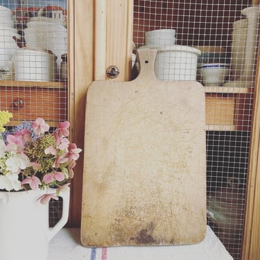 Beautiful vintage French farmhouse chopping board, bread board 