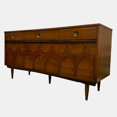 Free Shipping Within Continental US - Vintage Mid Century Modern Nine Drawer Dresser Dovetailed Drawers in Style of Broyhill Brasilia 