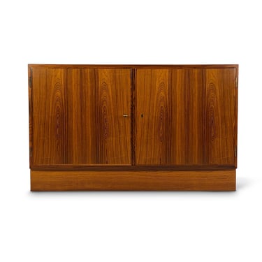 Petite Rosewood Credenza by Carlo Jensen for Hundevad & Co. of Denmark, circa 1960s (1) - *Please ask for a shipping quote before you buy. 