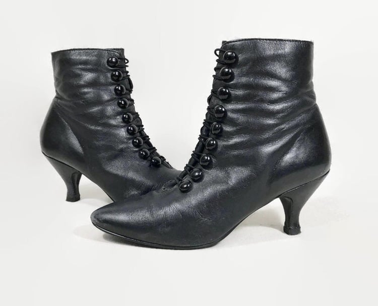 VINTAGE 80s Witchy Black Leather Button Up Ankle Boots | 1980s Victorian Style Booties | size 7 1/2 vfg 