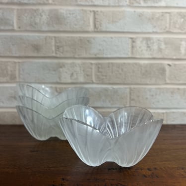 Set of 4 Mikasa Hoya Frosted Glass Seashell Scallop Nautical Bowls 