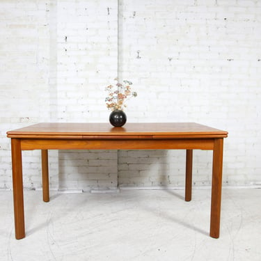 Vintage MCM scandinavian teak dining table w/ extendable leafs (straight legs) | Free delivery only in NYC and Hudson Valley areas 