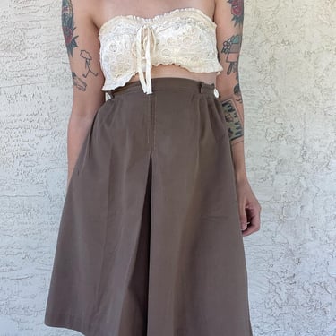 1940s chocolate brown cotton culotte shorts with large white button and side zip 