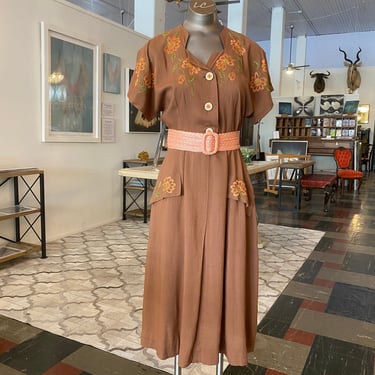1940s brown linen dress, vintage 40s dress, cuffed pockets, orange embroidered flowers, medium, film noir style, casual housewife, pin up 
