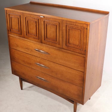 Free Shipping Within Continental US - Vintage Mid Century Modern Dresser With Dovetail Drawers Cabinet Storage 