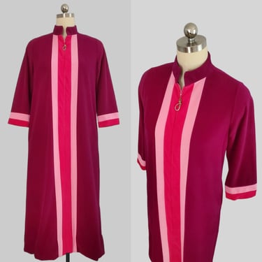 1970s Vanity Fair Velour Robe in Magenta and Pink - 70s Sleepwear - 70's Loungewear - Vintage Size Medium 