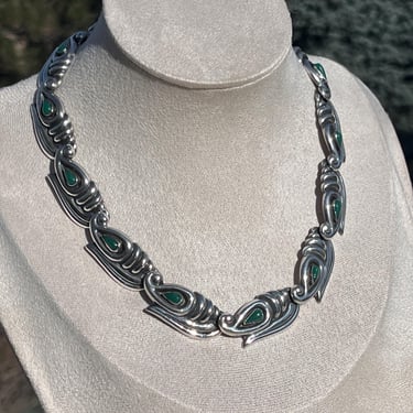 Vintage Mexico Midcentury Sterling Silver and Green Stone Shrimp Link Choker Necklace in Repousse 