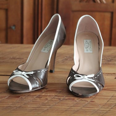 Peep Toe and Bows - Brown and white Oscar de la Renta Heels - US Women's Size 7 