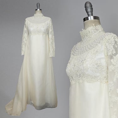 1960s Wedding Gown / Watteau Train / White Lace Wedding gown /  Wedding Dress / Bridal Gown / Size Medium 