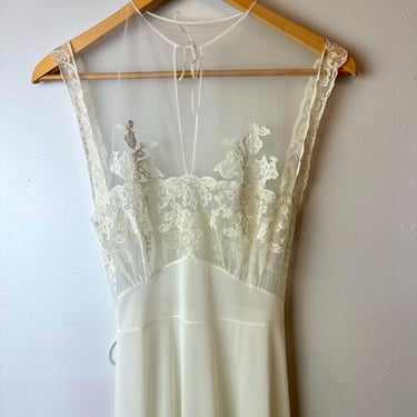 Vintage nightgown Sweetheart neckline~ beautiful 50’s 60’s full length white Sheer mesh & lace~ fitted bodice flared / size XSM 34 