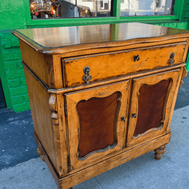 Châteaux Meets Countryside | Vintage French Country-style Chest by Drexel Heritage