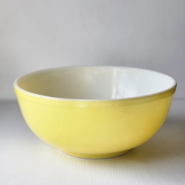 Pyrex yellow mixing nesting bowl primary colors 4 quart 1940s 
