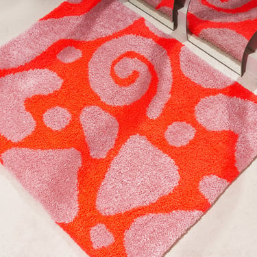 Red hot and blush pink hand tufted accent rug- blob art, wavy design, avant basic. 