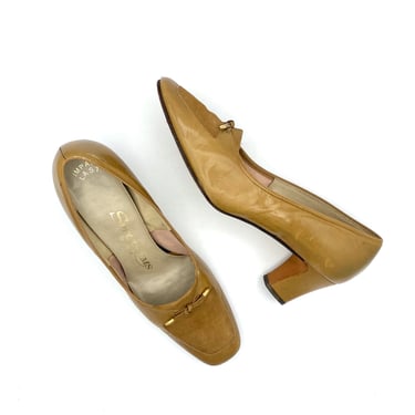 Vintage 1960s Pumps, 60s Brown Leather and Suede Sensible Heels, Spectrum by Selby, Mid-Century Preppy Style, Size 7 US 