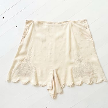 1940s Embroidered Cream Silk Tap Shorts 