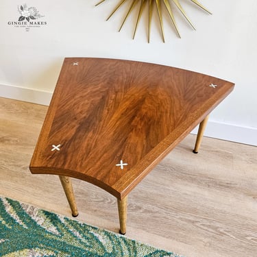 American of Martinsville Mid-century Modern Walnut Accent Table ****please read ENTIRE listing prior to purchasing SHIPPING is NOT free 