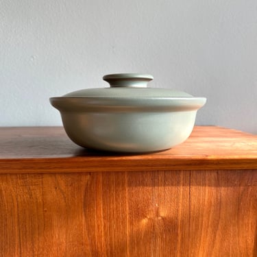 Vintage Heath Ceramics casserole / 9 1/4" light green lidded serving bowl / oven-safe California pottery 