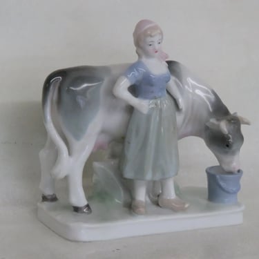 Blue Danube China Figurine Farmer Girl Feeding Cow 3195B