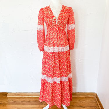70s Calico Floral and Lace Red and White Cotton Lace Up Prairie Dress | Extra Small 