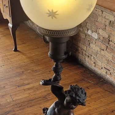 Metal Cherub Lamp w/Globe