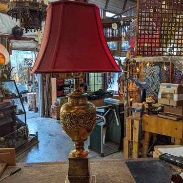 Vintage Decorative Brass lamp with shade 6 x 6 x 31