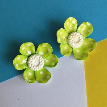 So Cute Vintage 60s 70s Lime Green & White Polka Dot Enamel Flower Clip-On Earrings 