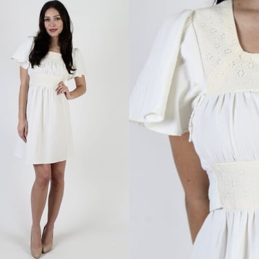 Plain Off White Lace Mini Dress / Solid A Line Cream Prairie Dress / Vintage 70s Floral Garden Waist Tie Dress / Boho Cream Empire Waist 