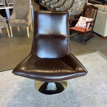 Hopper Bucket Style Leather Swivel Chair