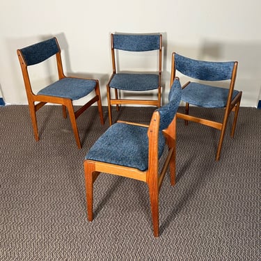 Set of 4 Mid Century Danish Modern Teak Dining Chairs With Original Blue Upholstery 