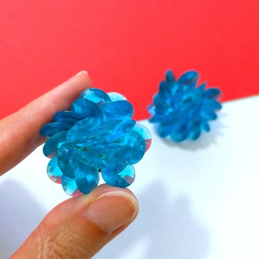 Vintage 50s 60s Turquoise Blue Faceted Beaded Cluster Clip-On Earrings 