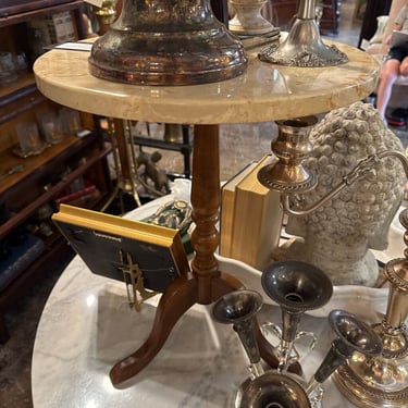 Small Round Marble Top Table 15W 19.5H IN STORE PICKUP ONLY