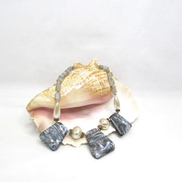 Fantastic Vintage Moonglow and Swirl Lucite Bib Necklace - Sophisticated MOD Statement Piece - Hand Strung 