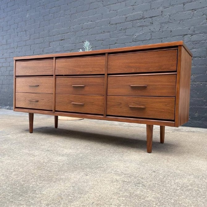 Mid-Century Modern Walnut 9-Drawer Dresser, c.1960’s 