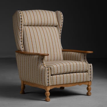 Oak Wingback in Linen